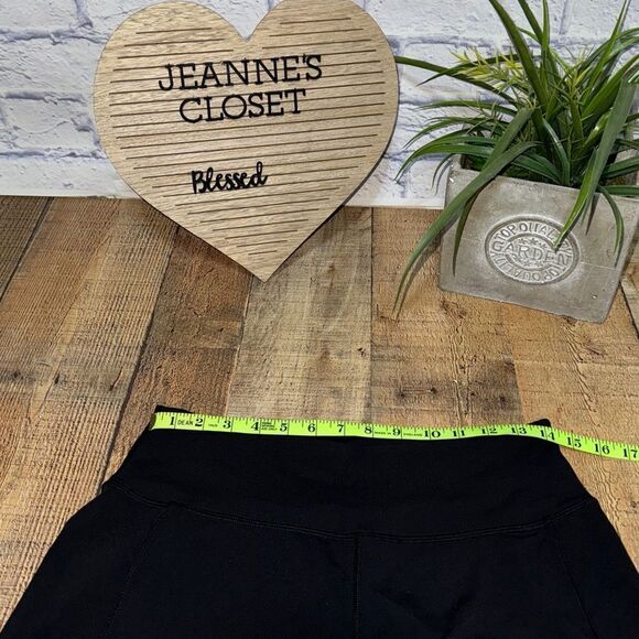 Lululemon Sit In Stillness Pant
Black wide leg drawstring bottom ankles size 10 - Picture 14 of 16